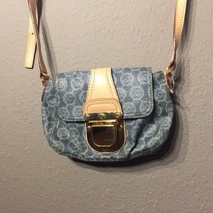 Adorable BNWOT Michael Kors cross body bag 😍👌🏻