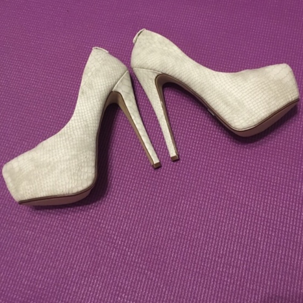 📍NEW📍 Sexy, elegant pumps 👠 - Picture 3 of 4