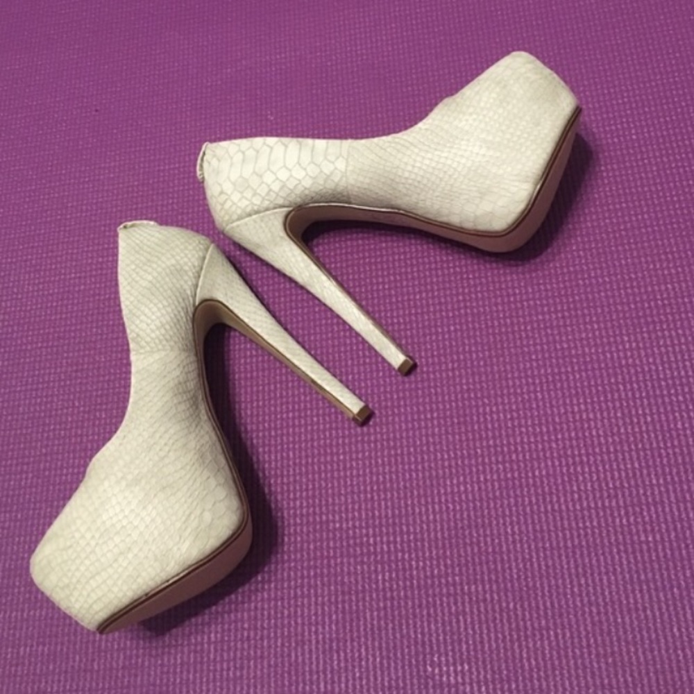 📍NEW📍 Sexy, elegant pumps 👠 - Picture 4 of 4