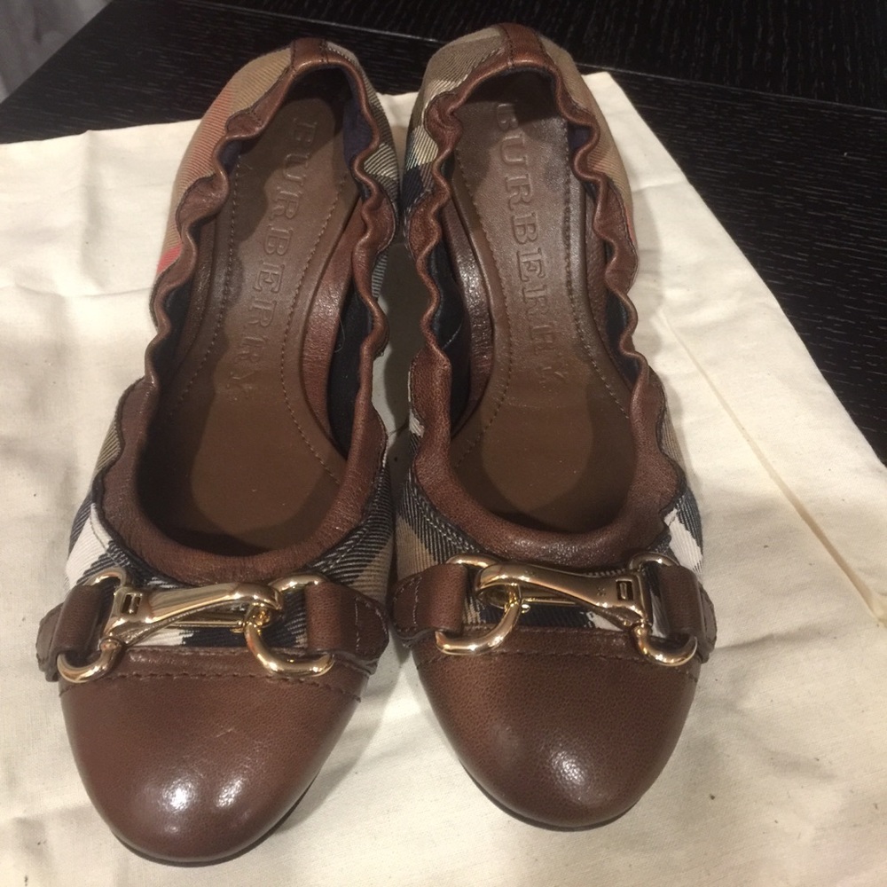 Burberry flats