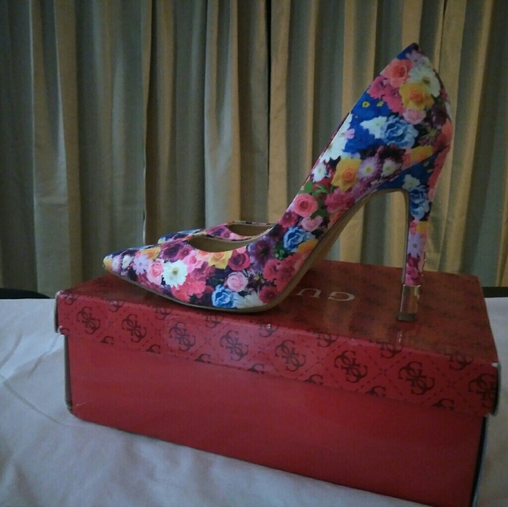 Floral pumps. Excellent condition.