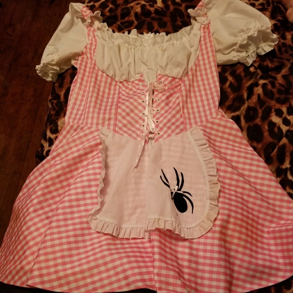 Clothes - Picture 2 of 8