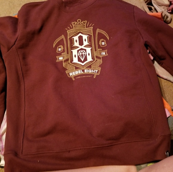 Clothes - Picture 3 of 8