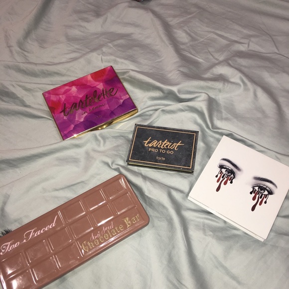 Makeup bundle - Picture 2 of 2