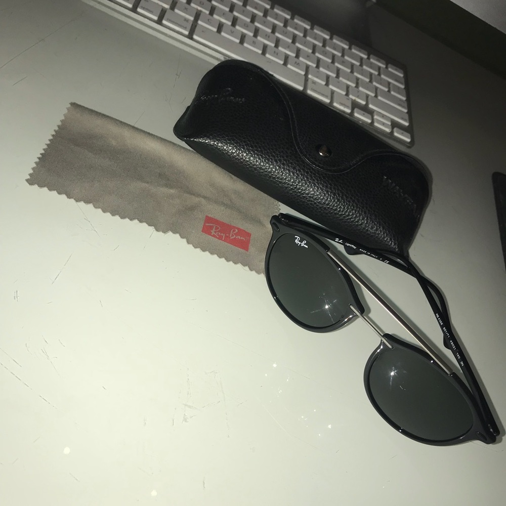 NEW RAYBANS MEN/WOMEN