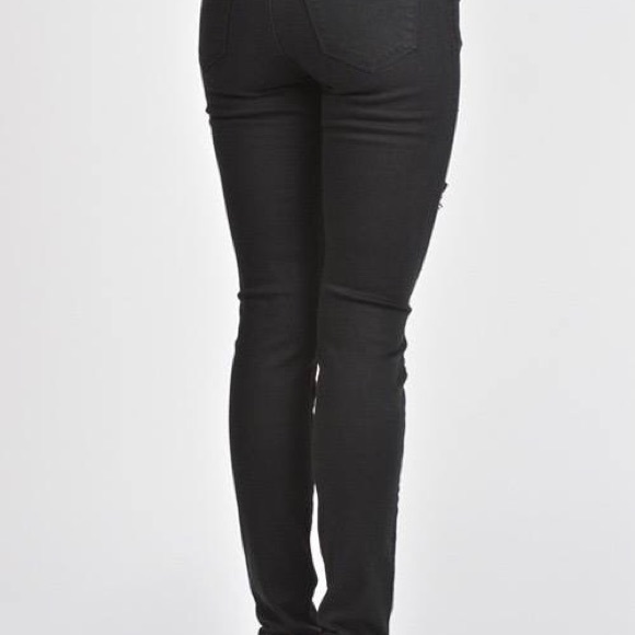 SOLD‼️Black Distressed Jeans - Picture 4 of 5