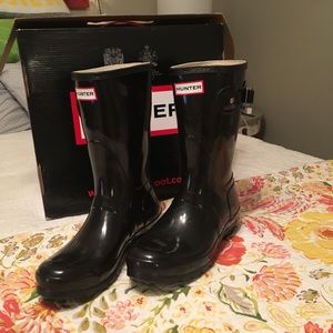Mid calf black Hunter rain boots.