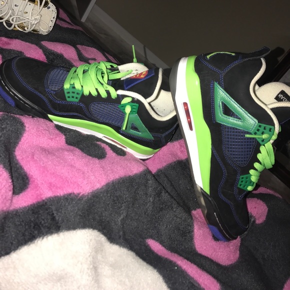Jordan 4 DB Superman - Picture 3 of 8