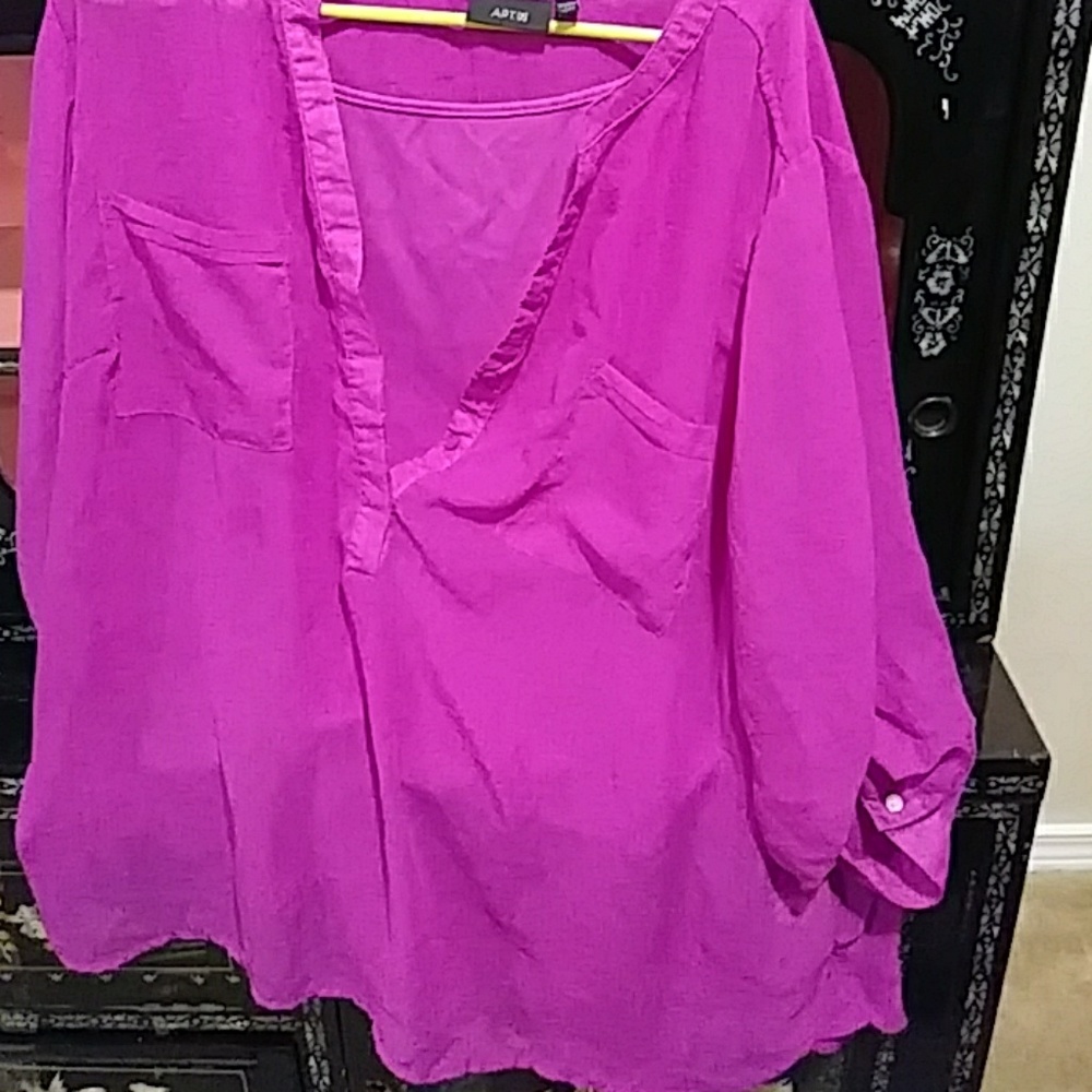 Two piece top with camisole underneath apt.9