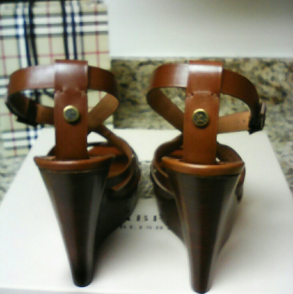 Burberry 'Delamer' Wedge multi-strap Sandal - Picture 2 of 8