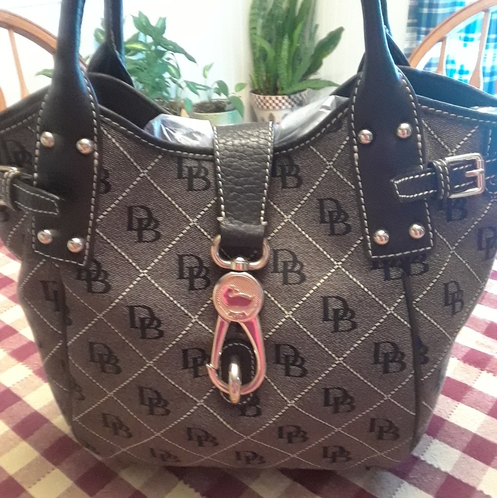 Dooney and bourke signature bag
