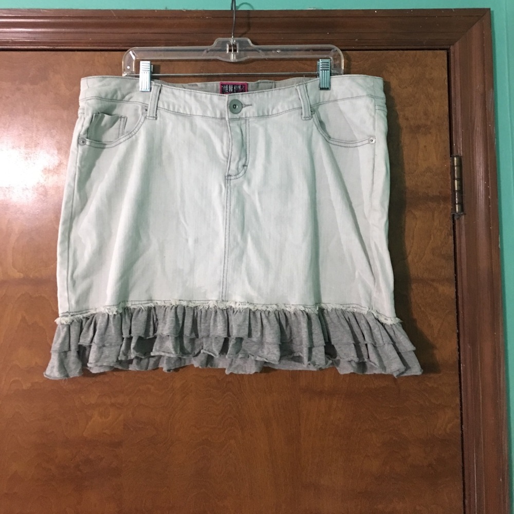 Torrid Light gray ruffle detail denim skirt