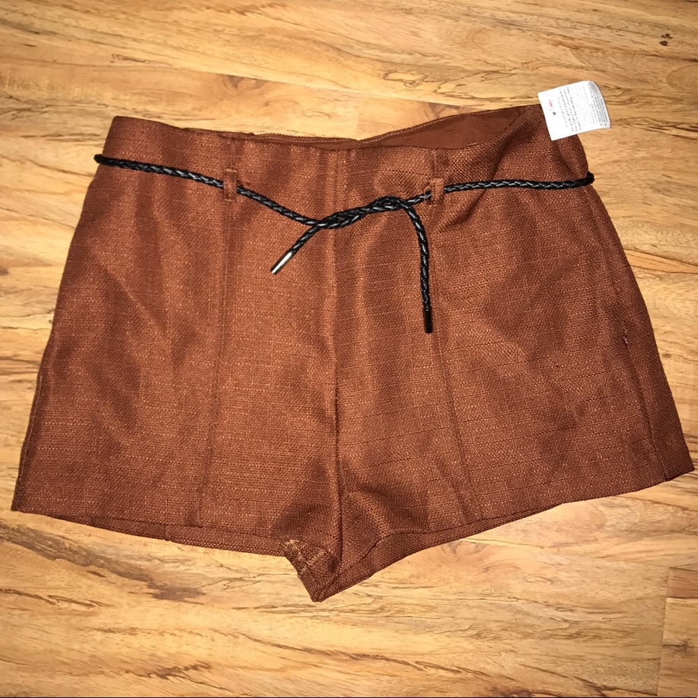 High waisted pleated shorts