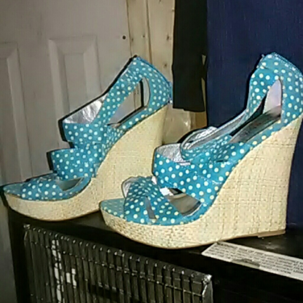 NWOT CHARLOTTE RUSSE WEDGES