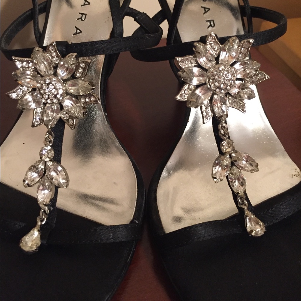 Gorgeous Flower Rhinestone Fancy Heels - Picture 2 of 6