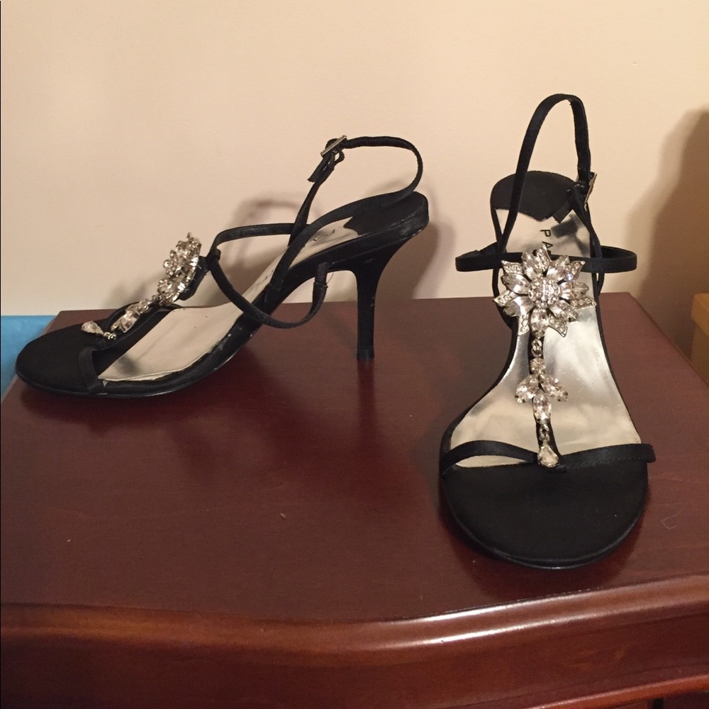 Gorgeous Flower Rhinestone Fancy Heels - Picture 3 of 6