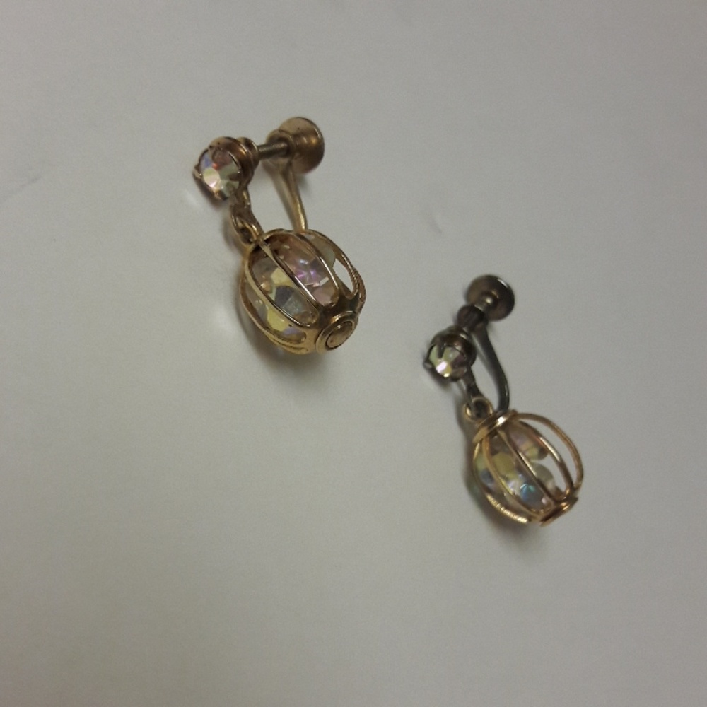 Round cage vintage earrings!❤