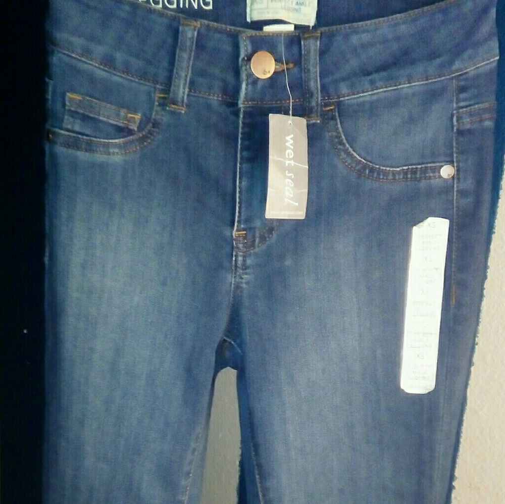 WET SEAL SIZE XS PERFECT ANKLE LEGGING