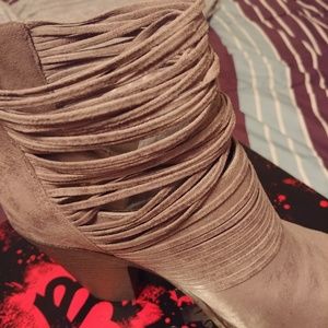 Wicket Doe Booties- Toupe