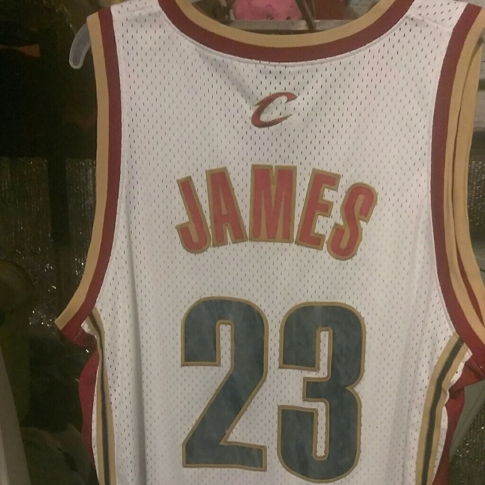 Le Bron James jersey