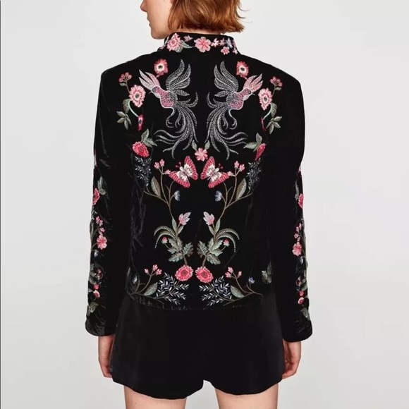 ❤️Black Velvet Floral Embroidered Coat - Picture 5 of 7
