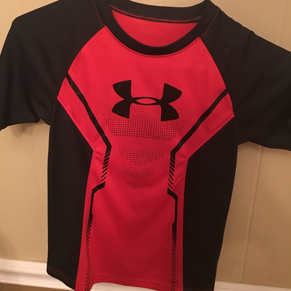 Under Armour Youth Small shirts