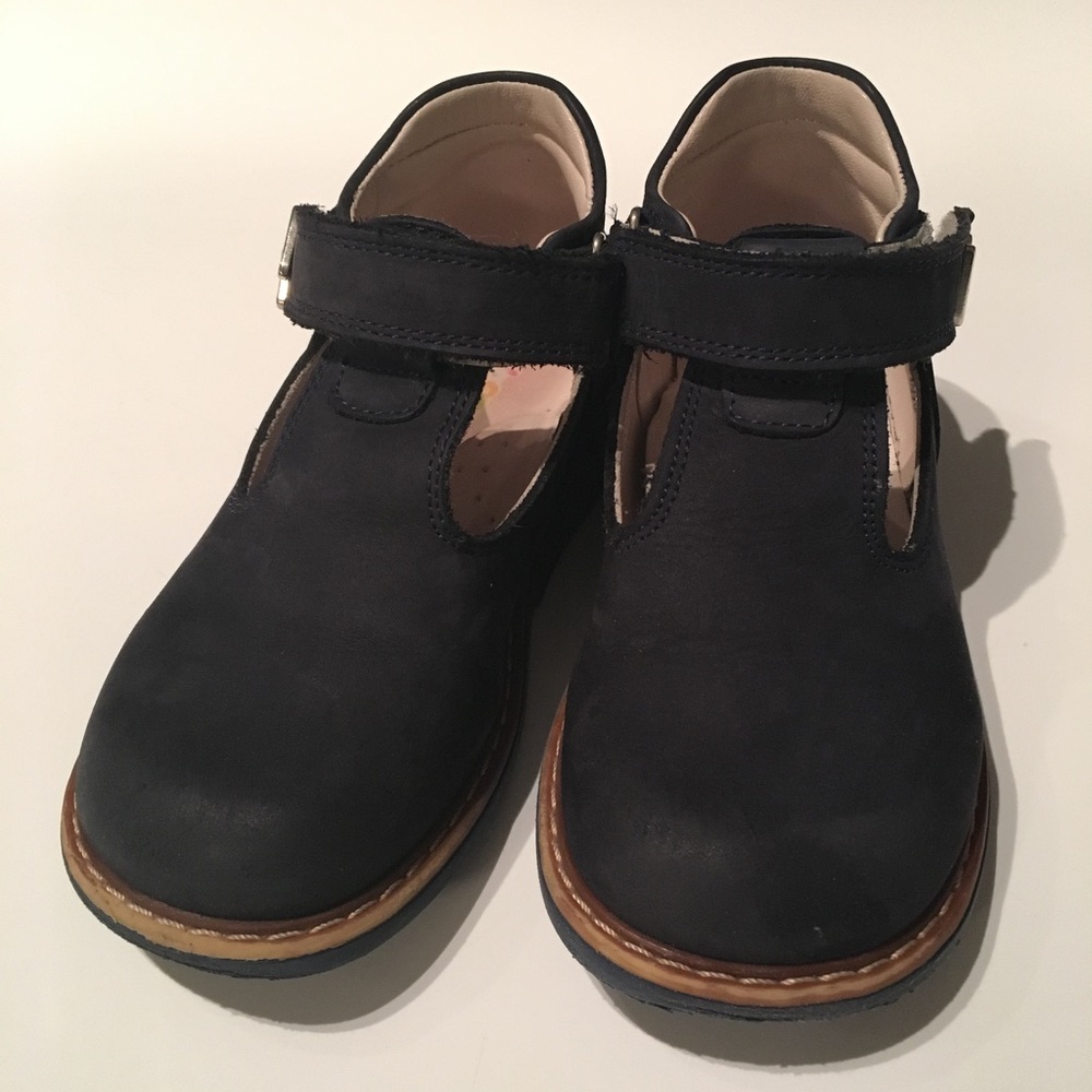 Very comfortable orthopedic shoes for girl size9,5