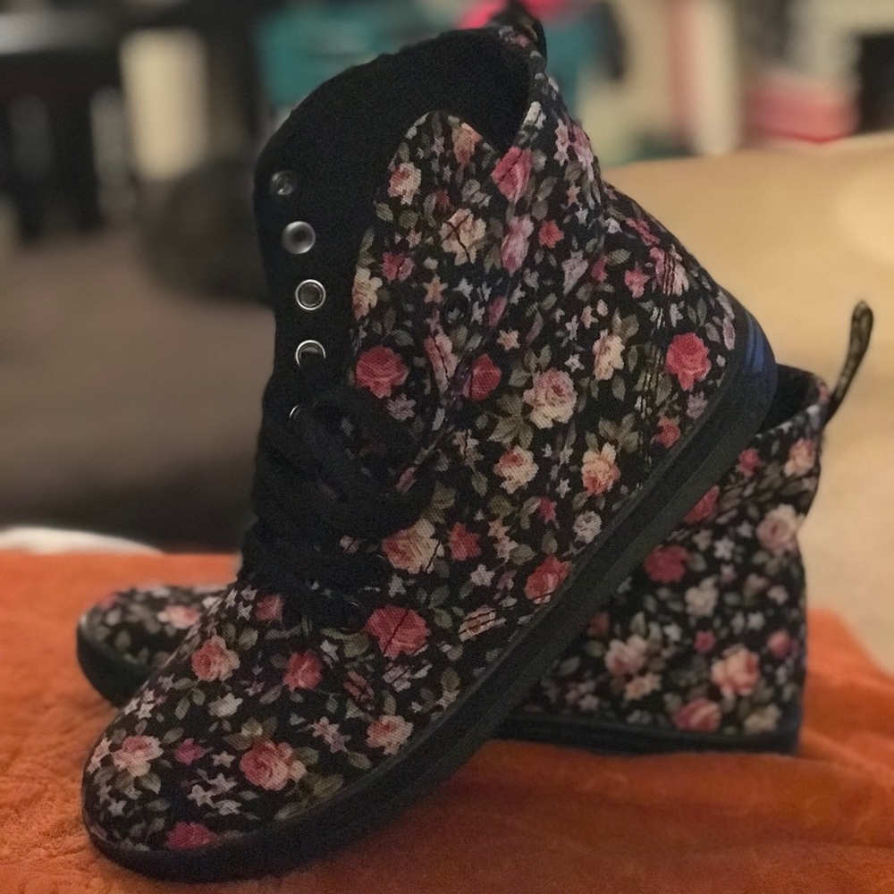 Dr. Martens Hackney Floral Boots