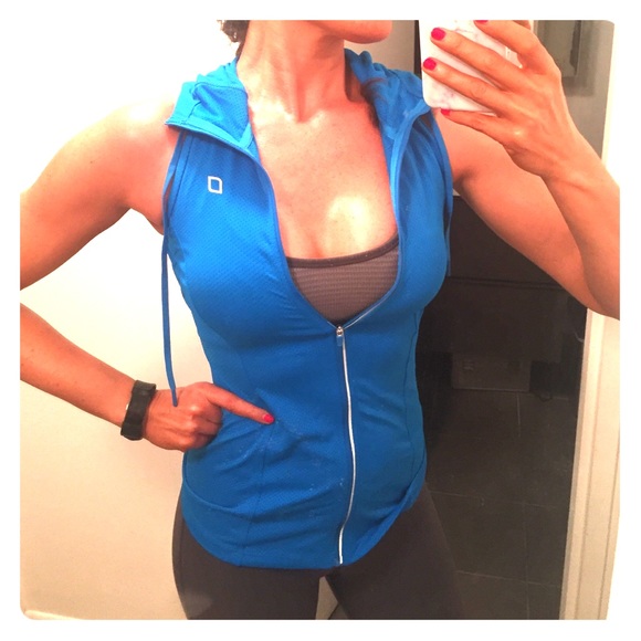 Limited edition Lorna Jane Active zipper hoodie - Picture 2 of 4