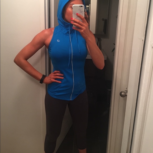 Limited edition Lorna Jane Active zipper hoodie - Picture 4 of 4