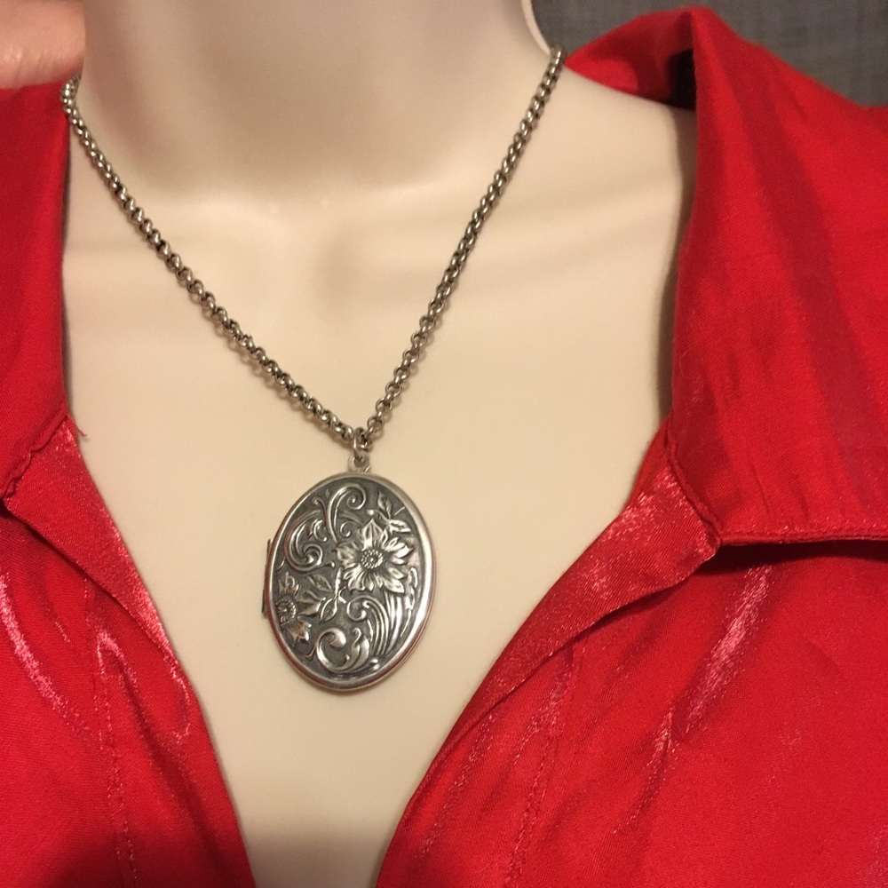 Vintage Catherine Poe Pasco Locket Necklace Floral
