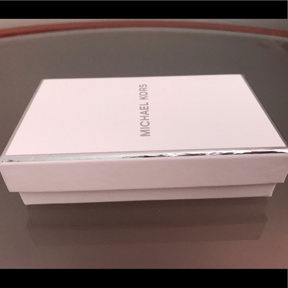 SALE‼️‼️ Michael Kors Taurus Keychain - Picture 2 of 5