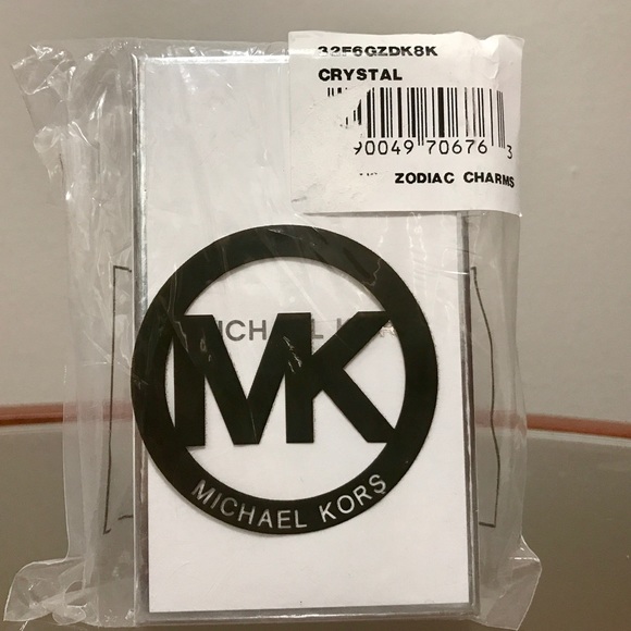 SALE‼️‼️ Michael Kors Taurus Keychain - Picture 4 of 5