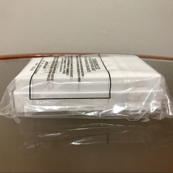 SALE‼️‼️ Michael Kors Taurus Keychain - Picture 5 of 5