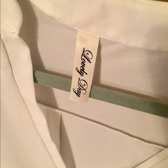 White blouse - Picture 2 of 2