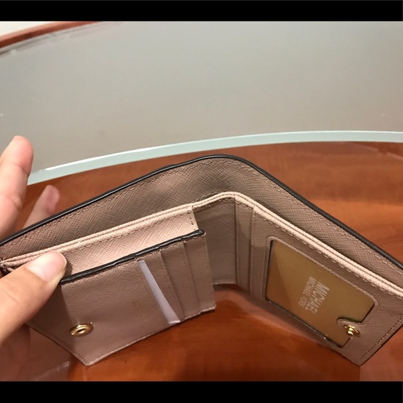 SALE‼️MICHAEL KORS JET SET TRAVEL  CARD CASE - Picture 5 of 6