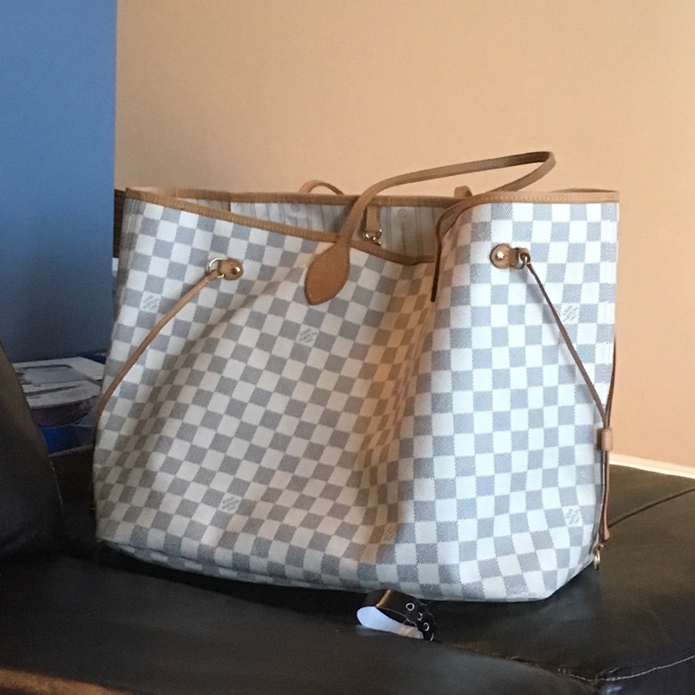 Authentic Louis Vuitton neverfull DA GM