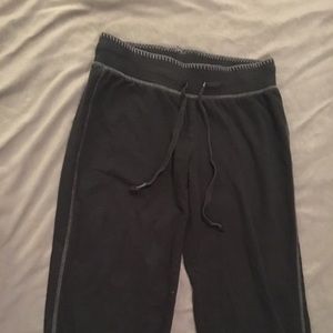 Capri pants with stretchy cuffs