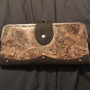 A wrangler wallet