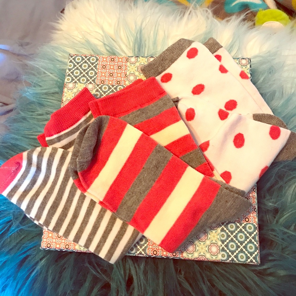 SOCKS IN A 📦 free gift 🎁 with purchase !