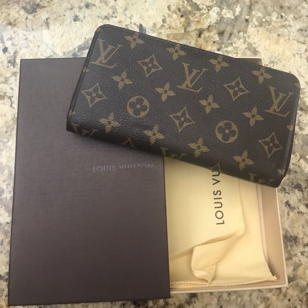 Louis Vuitton wallet this is authentic