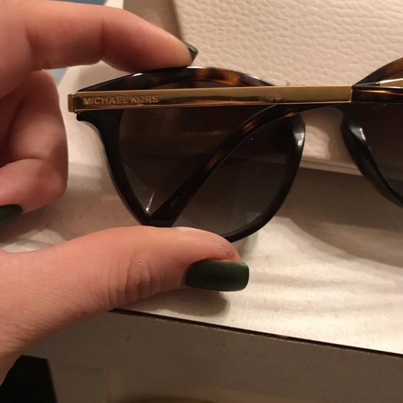 MICHAEL KORS SUNGLASSES - Picture 3 of 4
