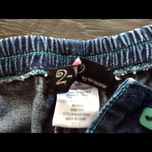 Little Girls Cargo Style Jeans w/ Elastic Waist - Picture 4 of 4