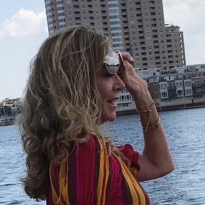 Meet your Posher, Laura