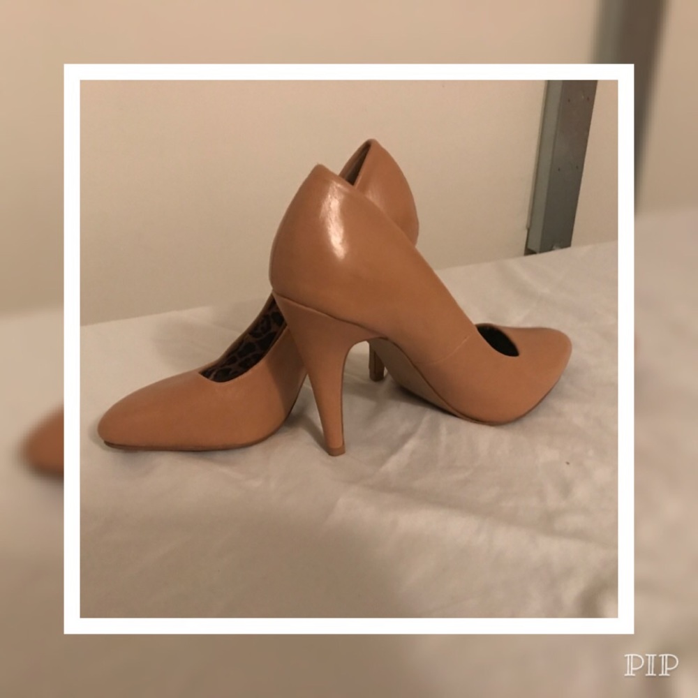 EUC Nude colored heels