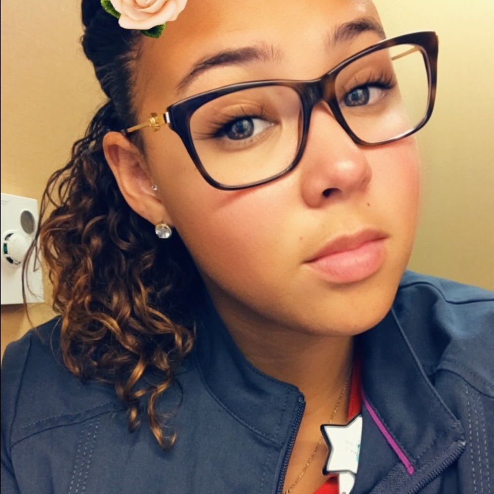 Meet your Posher, Anais