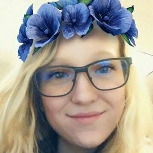 Meet your Posher, Cassandra