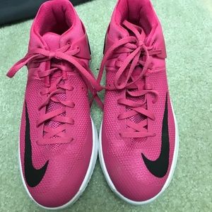 Nike Girls Pink Basketball sneaker size 3.5Y