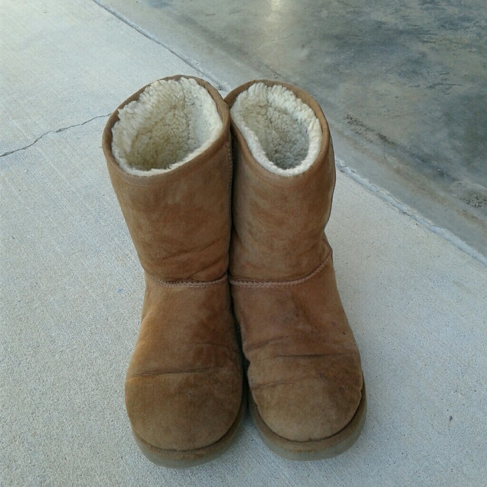 Women UGG BROWN BOOTS.  SZ 10