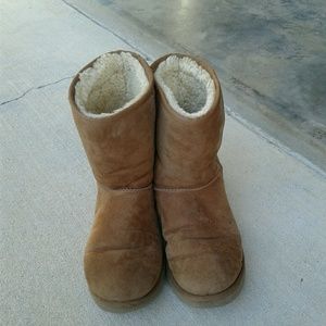 Women UGG BROWN BOOTS.  SZ 10
